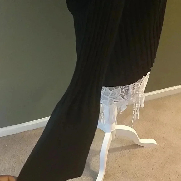 BLACK SWEATER WITH FITTED SLEEVES - Picture 5 of 7